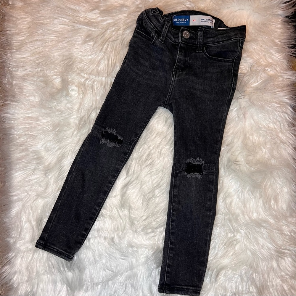 Toddler girl black/ charcoal old navy distressed jeans in excellent condition